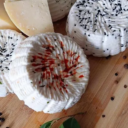 Michalowa Zagroda Farma Piechowice (Karkonosze)